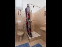 Apartementen Verica - 15 m from beach: SA1(2), SA2(2), SA3(2) Krilo Jesenice - Riviera Omis  - Studio-appartment - SA2(2): badkamer met toilet