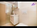 Apartementen Saga 2 - with swimming pool A6(4+1), A7 (2+2), A8 (4+1) Lokva Rogoznica - Riviera Omis  - Appartement - A8 (4+1): badkamer met toilet