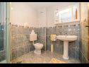 Apartementen Saga 2 - with swimming pool A6(4+1), A7 (2+2), A8 (4+1) Lokva Rogoznica - Riviera Omis  - Appartement - A7 (2+2): badkamer met toilet