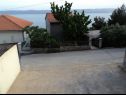 Apartementen May - with sea view: A1(2+2), A2(6)  Marusici - Riviera Omis  - parkeerplaats (huis en omgeving)
