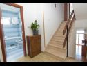 Apartementen May - with sea view: A1(2+2), A2(6)  Marusici - Riviera Omis  - Appartement - A2(6) : gang