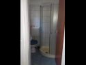 Apartementen Zorica - with view: A1(4+1), SA2(2+1), SA3(2+1), SA4(2+1), A5(10+1) Marusici - Riviera Omis  - Studio-appartment - SA2(2+1): badkamer met toilet