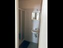 Apartementen Zorica - with view: A1(4+1), SA2(2+1), SA3(2+1), SA4(2+1), A5(10+1) Marusici - Riviera Omis  - Studio-appartment - SA4(2+1): badkamer met toilet