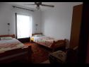 Apartementen Zorica - with view: A1(4+1), SA2(2+1), SA3(2+1), SA4(2+1), A5(10+1) Marusici - Riviera Omis  - Appartement - A5(10+1): slaapkamer