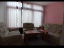 Apartementen Zorica - with view: A1(4+1), SA2(2+1), SA3(2+1), SA4(2+1), A5(10+1) Marusici - Riviera Omis  - Appartement - A5(10+1): woonkamer