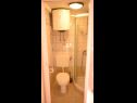 Apartementen Nasta - 10 m from beach: A1(2+2), SA2(2), SA3(2) Omis - Riviera Omis  - Studio-appartment - SA3(2): badkamer met toilet