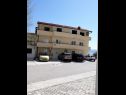 Apartementen Zdravko - with parking : A1(4+1) Omis - Riviera Omis  - huis