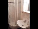 Apartementen Zdravko - with parking : A1(4+1) Omis - Riviera Omis  - Appartement - A1(4+1): badkamer met toilet