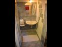Apartementen Nasta - 10 m from beach: A1(2+2), SA2(2), SA3(2) Omis - Riviera Omis  - Studio-appartment - SA2(2): badkamer met toilet