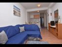 Apartementen Rene - seaview & parking space: A1(2+2), A2(2+2), A3(6+2) Omis - Riviera Omis  - Appartement - A2(2+2): woonkamer