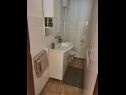 Apartementen Aurel - sea view: A1(4+1) Omis - Riviera Omis  - Appartement - A1(4+1): badkamer met toilet