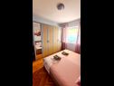 Apartementen Aurel - sea view: A1(4+1) Omis - Riviera Omis  - Appartement - A1(4+1): slaapkamer