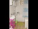 Apartementen Mirja - only 50 m from sea: A1(2+2) Pisak - Riviera Omis  - Appartement - A1(2+2): badkamer met toilet