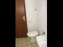 Apartementen Mirja - only 50 m from sea: A1(2+2) Pisak - Riviera Omis  - Appartement - A1(2+2): badkamer met toilet