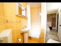 Apartementen Lile - comfortable 3 bedroom apartment: A1(6+2) Pisak - Riviera Omis  - Appartement - A1(6+2): badkamer met toilet