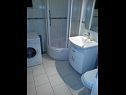 Apartementen Zvone - 50 M from the sea : A4 prizemlje (2+2) Sumpetar - Riviera Omis  - Appartement - A4 prizemlje (2+2): badkamer met toilet