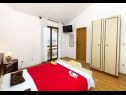 Apartementen Neva - 50m from the sea A1(2+1), A2(2+1), SA3(3) Sumpetar - Riviera Omis  - Appartement - A1(2+1): slaapkamer