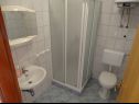 Apartementen Don - 90m from the sea: A4(5), SA1 2S(2), SA2 2R(2) Dinjiska - Eiland Pag  - Appartement - A4(5): badkamer met toilet