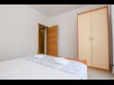 Apartementen Neve - 50 m from beach: A4(5), A5(5), A3(2+1) Mandre - Eiland Pag  - Appartement - A4(5): slaapkamer