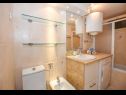 Vakantiehuizen Per H(10) Mandre - Eiland Pag  - Kroatië  - H(10): badkamer met toilet