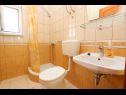Apartementen Boris - 150 m from beach: A7(2+1), A6(2+1), A4(2+2), A8(3+1), A5(4+1) Novalja - Eiland Pag  - Appartement - A6(2+1): badkamer met toilet