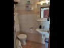 Apartementen Nives - great location: A1(6), A5(2), A6(2), A7(2), A2(4), A3(3), A4(3) Novalja - Eiland Pag  - Appartement - A6(2): badkamer met toilet