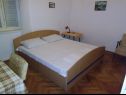Apartementen Ivan1 - 10m from the beach with parking: A1 Donji(4+1), A2 Gornji(4+1) Stara Novalja - Eiland Pag  - Appartement - A1 Donji(4+1): slaapkamer