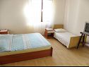 Apartementen Zdrave - near beach: A1(3), A2(2+1), A3(3+1), A4(3), A5(3), A6(5+1), A7(5+1) Vlasici - Eiland Pag  - Appartement - A4(3): slaapkamer