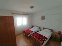 Apartementen Bor - 20 meters from beach: SA3(2+1), A1(4+1), A2(4+1) Kraj - Eiland Pasman  - Appartement - A2(4+1): slaapkamer