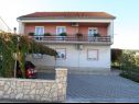 Apartementen Mirko - 100m from beach: A1(4+3), A2(4+1) Ugrinic - Eiland Pasman  - parkeerplaats