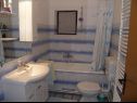 Apartementen Mirko - 100m from beach: A1(4+3), A2(4+1) Ugrinic - Eiland Pasman  - Appartement - A1(4+3): badkamer met toilet