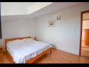 Apartementen Lidija - family friendly & close to the sea: A1(4), B2(2+2), C3(2) Banjol - Eiland Rab  - Appartement - A1(4): slaapkamer