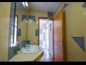 Apartementen Lidija - family friendly & close to the sea: A1(4), B2(2+2), C3(2) Banjol - Eiland Rab  - Studio-appartment - C3(2): badkamer met toilet