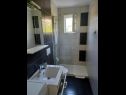 Apartementen Pero - 50 m from sea : A1 Ljiljana(4), SA2(2), A3 Lea(2) Banjol - Eiland Rab  - Appartement - A3 Lea(2): badkamer met toilet