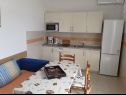 Apartementen Frane - 20 m from beach: A1(6+1) , A2(5)  Barbat - Eiland Rab  - Appartement - A1(6+1) : keuken en eetkamer