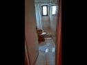 Apartementen Ankica - pool & garden A1(9), A2(8) Kampor - Eiland Rab  - Appartement - A1(9): badkamer met toilet