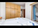 Apartementen Nedo - private parking: A1(6) Supetarska Draga - Eiland Rab  - Appartement - A1(6): slaapkamer
