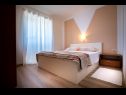 Apartementen Marija - good location A1(4+1), A2(4+1) Supetarska Draga - Eiland Rab  - Appartement - A1(4+1): slaapkamer