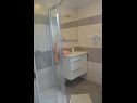 Apartementen Mario - 150m from sea: A1(2), A2(4), A3 deluxe(4), R(2) Supetarska Draga - Eiland Rab  - Kamer - R(2): badkamer met toilet
