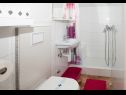 Apartementen Mira - near sandy beach A1 (6) Supetarska Draga - Eiland Rab  - Appartement - A1 (6): badkamer met toilet