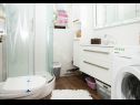 Apartementen Mira - near sandy beach A1 (6) Supetarska Draga - Eiland Rab  - Appartement - A1 (6): badkamer met toilet