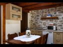 Vakantiehuizen Three holiday homes: H1 Azur (4), H2 Wood (4), H3 Ston (4+2) Orebic - Schiereiland Peljesac  - Kroatië  - H2 Wood (4): keuken en eetkamer