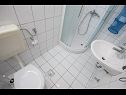 Apartementen Ivo - 400 m from sea: SA1(2), SA2(2), A3(5+1), A4(2+1), A5(2+1), A6(3), A7(4+1), A8(4+1) Orebic - Schiereiland Peljesac  - Appartement - A4(2+1): badkamer met toilet