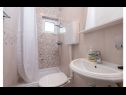 Apartementen Zdravko - comfortable & close to the sea: A1(4), A2(2+1), A3(4), A4(2+1) Orebic - Schiereiland Peljesac  - Appartement - A1(4): badkamer met toilet