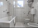 Apartementen Sugor - 70 m from sea : Plavi-SA2(2), A1(4), A3 Novi(2) Viganj - Schiereiland Peljesac  - Appartement - A1(4): badkamer met toilet