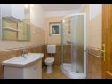 Vakantiehuizen Brist - with pool: H(8) Drinovci - Riviera Sibenik  - Kroatië  - H(8): badkamer met toilet