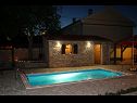 Vakantiehuizen Tihomir - with pool : H(6+2) Drnis - Riviera Sibenik  - Kroatië  - zwembad (huis en omgeving)