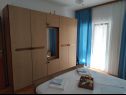 Apartementen Josi - parking and barbecue: A1(2+2), A2(4+1) Grebastica - Riviera Sibenik  - Appartement - A2(4+1): slaapkamer