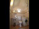 Apartementen Anna - great location & family friendly: A1(4), A3(4) Pirovac - Riviera Sibenik  - Appartement - A1(4): badkamer met toilet