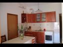 Apartementen Anna - great location & family friendly: A1(4), A3(4) Pirovac - Riviera Sibenik  - Appartement - A1(4): keuken